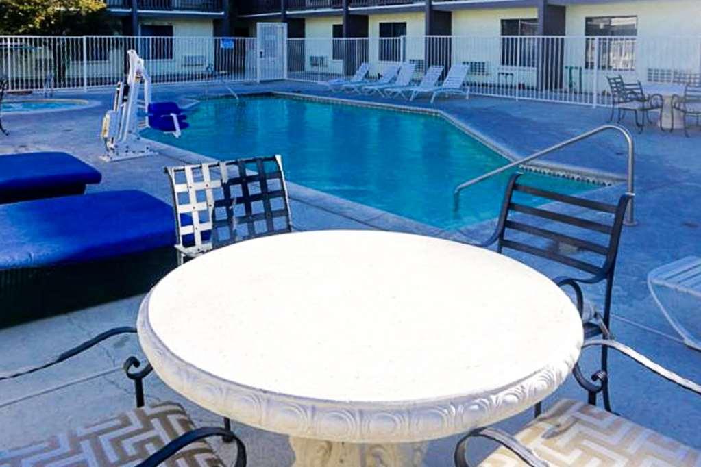Red Roof Inn Риджкрест Зручності фото